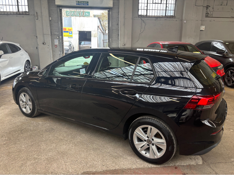 2023 Volkswagen Golf - image 16