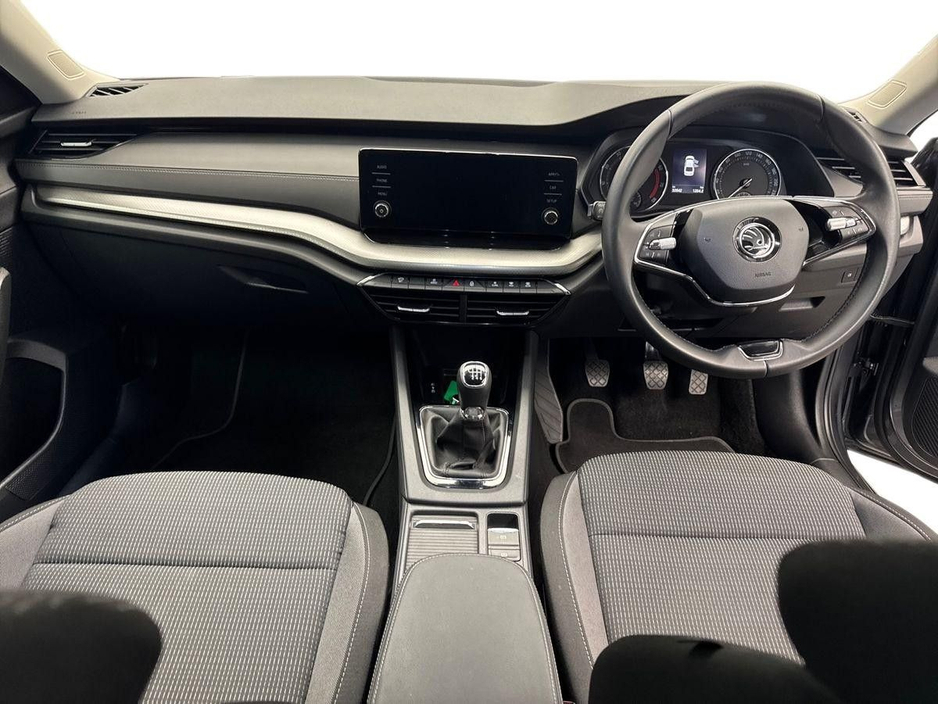 2023 Skoda Octavia - image 8