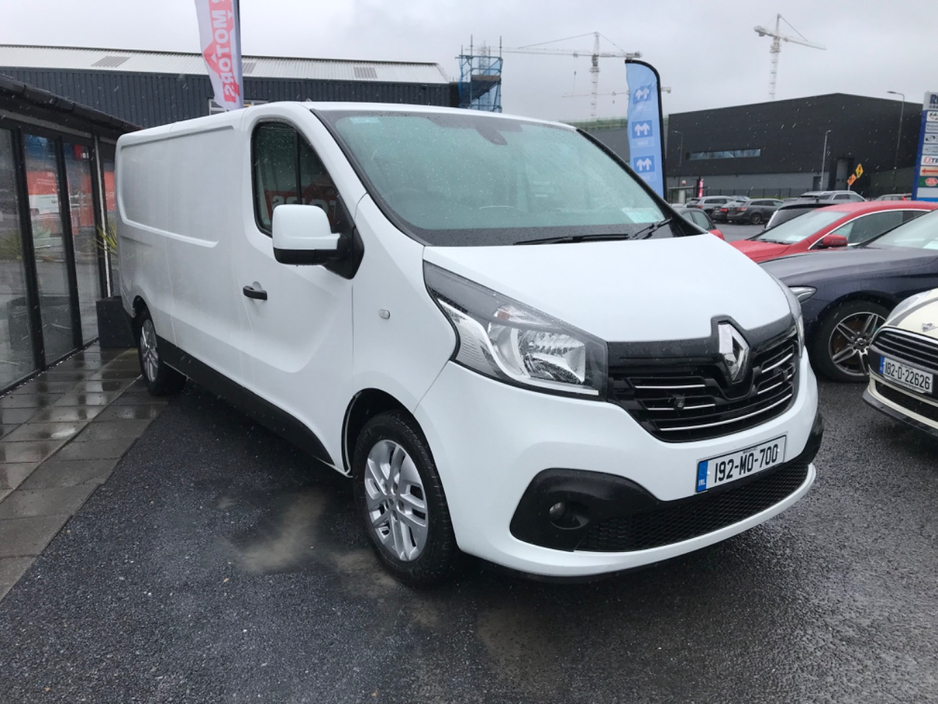2019 Renault Trafic - image 3