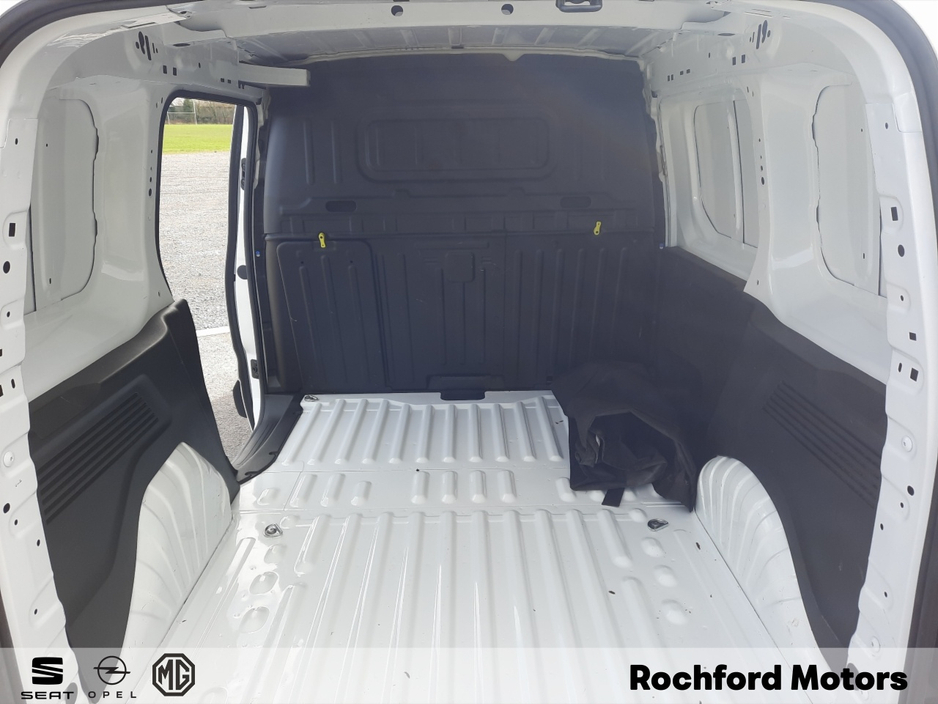 2022 Opel Combo - image 12