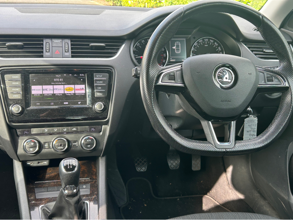2016 Skoda Octavia - image 8