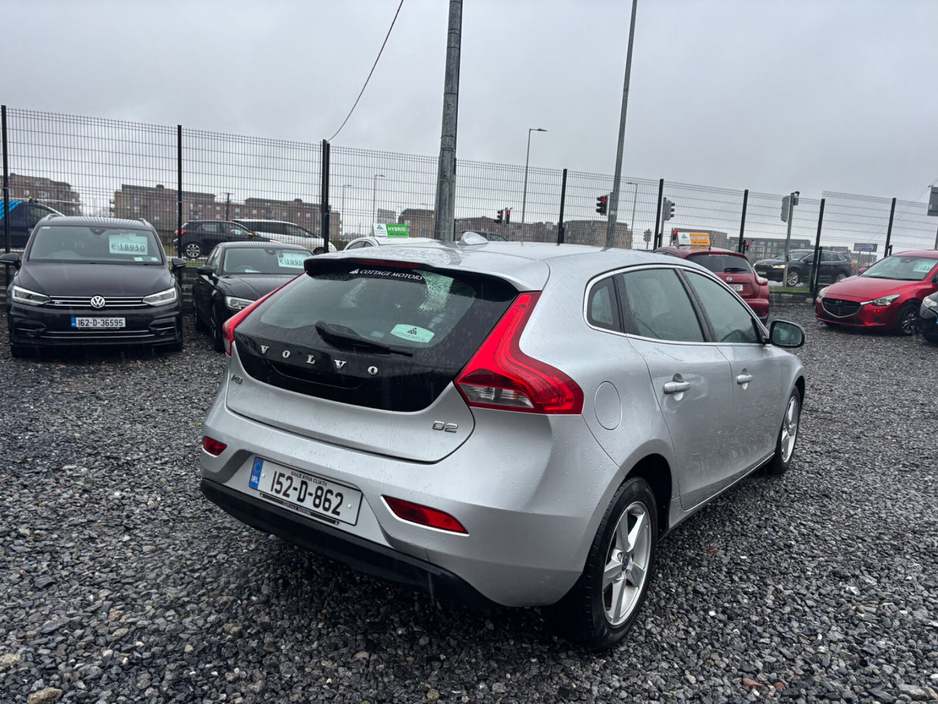 2015 Volvo V40 1.6 D2 (115hp) SE Leather €8,950