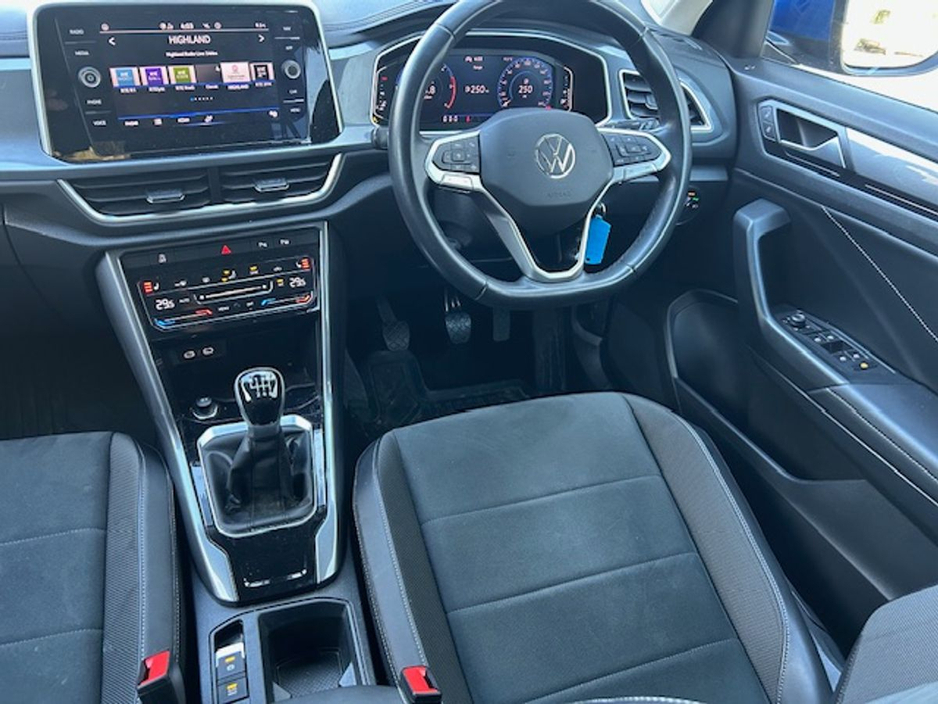 2023 Volkswagen T-Roc - image 7