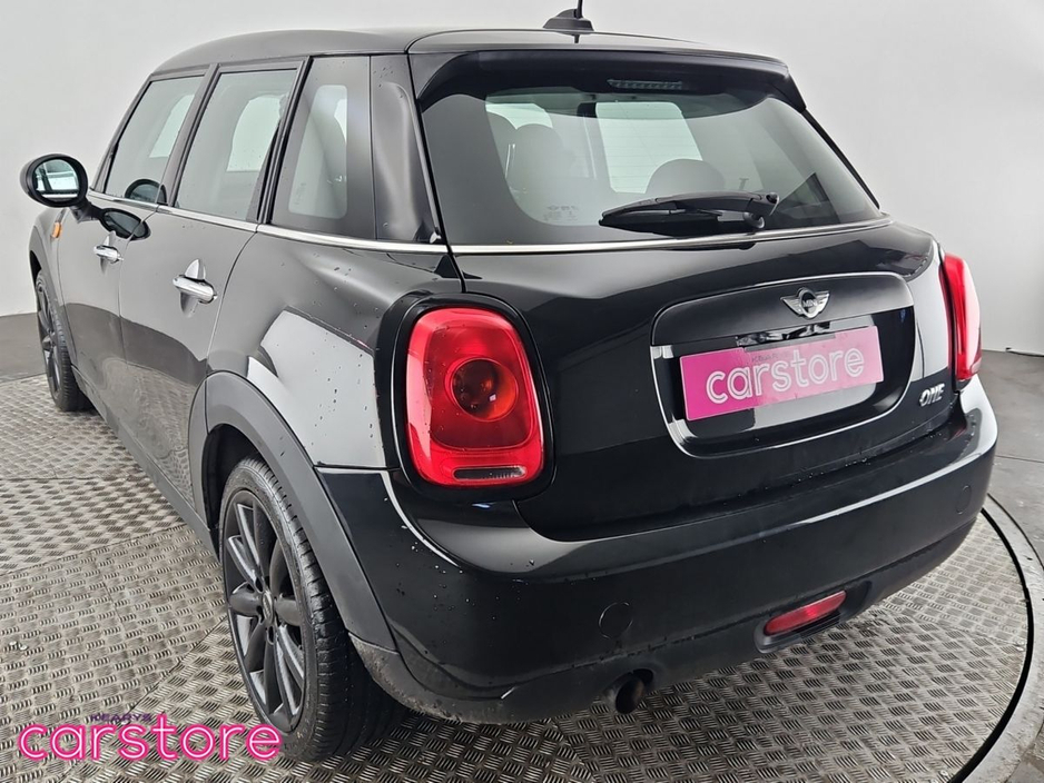2015 MINI Hatch ONE 1.2 5 DR €11,880