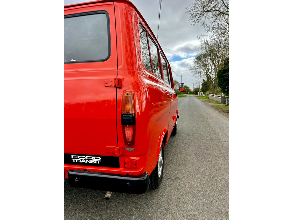 1976 Ford Transit Custom Kombi - image 8