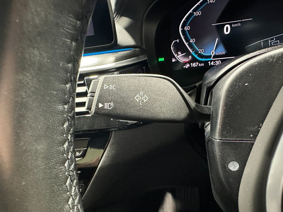 2020 BMW 5 Series - image 20