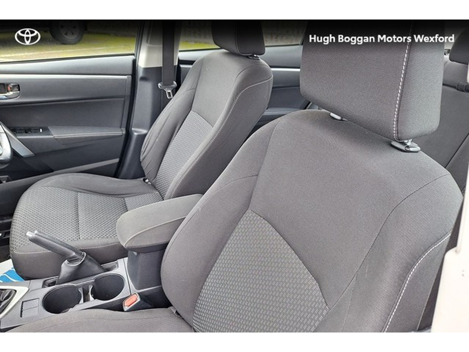 2017 Toyota Corolla - image 11