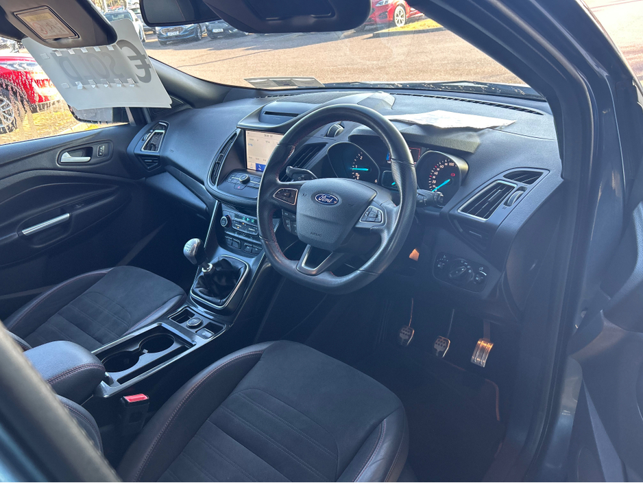 2019 Ford Kuga - image 5