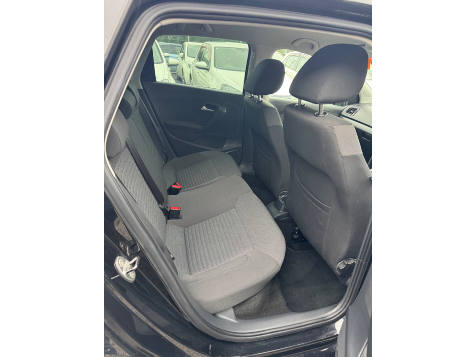 2012 Volkswagen Polo - image 9