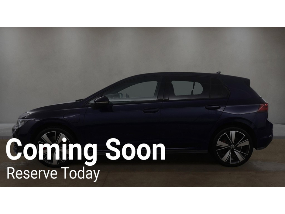 2021 Volkswagen Golf - image 3