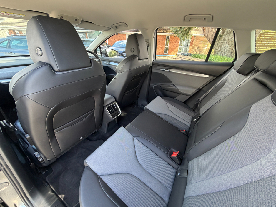 2023 Skoda Enyaq - image 23