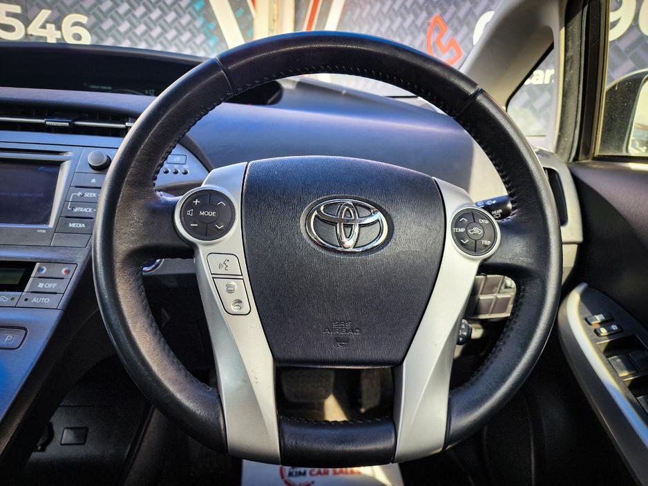 2015 Toyota Prius - image 27