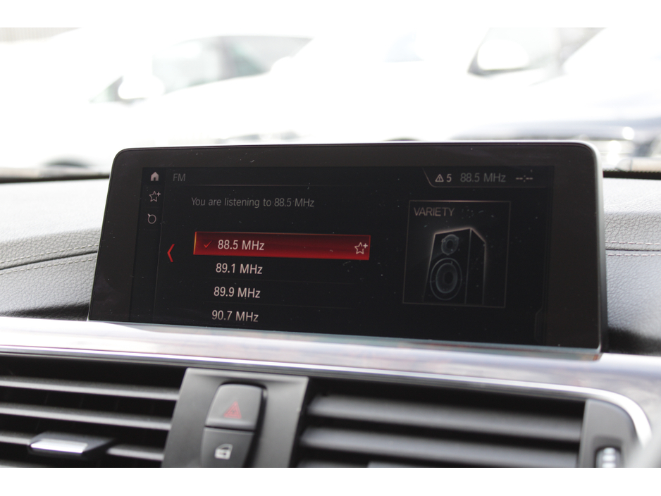 2018 BMW 3 Series - image 13