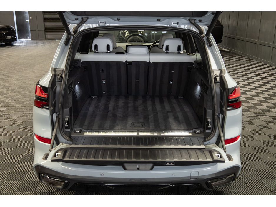 2024 BMW X5 - image 13