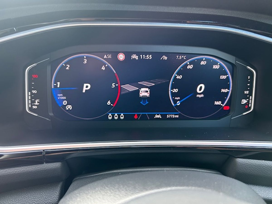 2025 Volkswagen T-Roc - image 17