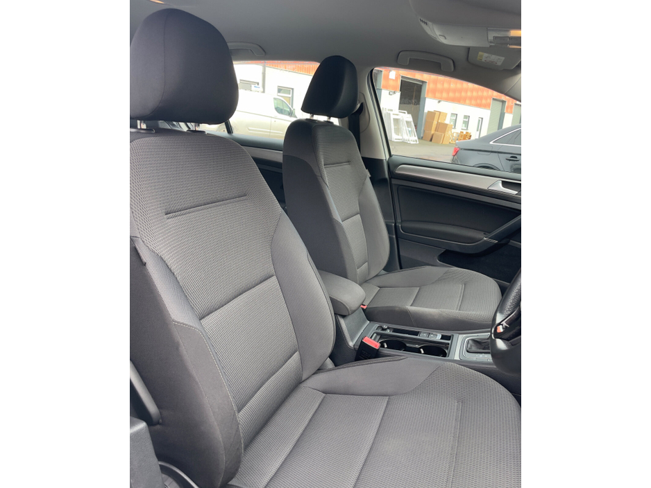 2015 Volkswagen Golf - image 11