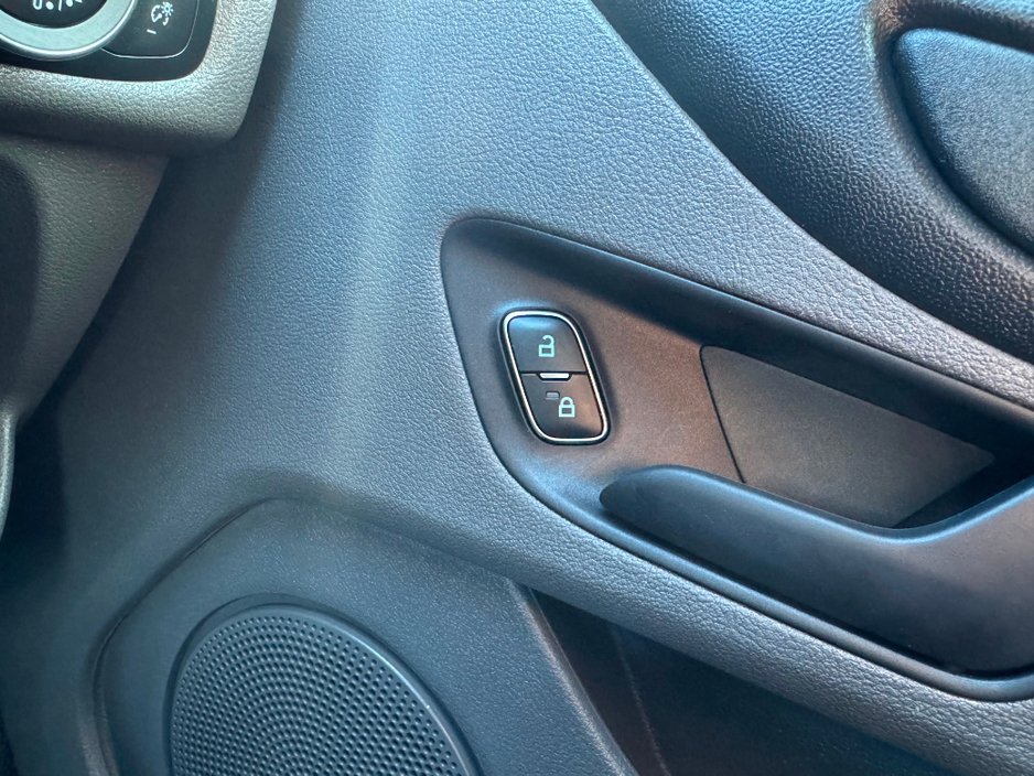 2022 Ford Transit Custom - image 19