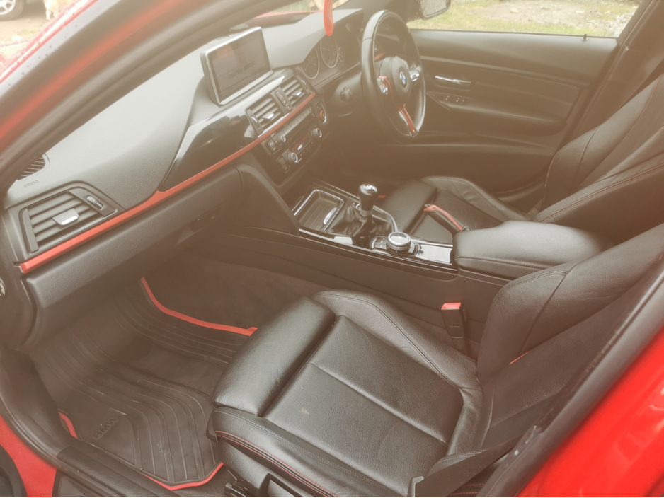 2012 BMW 3 Series - image 13