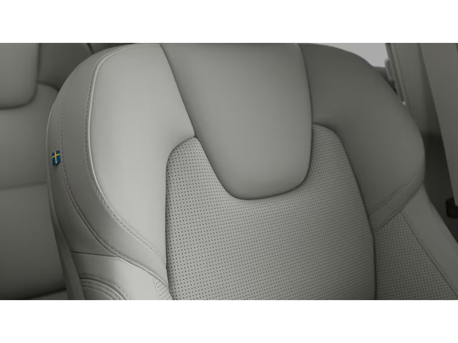 2026 Volvo XC60 - image 11