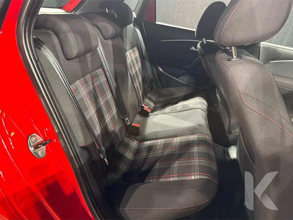 2015 Volkswagen Polo - image 15