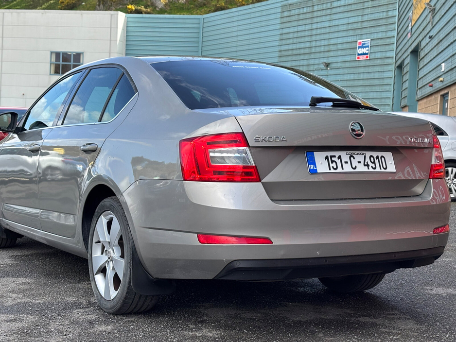 2015 Skoda Octavia - image 14