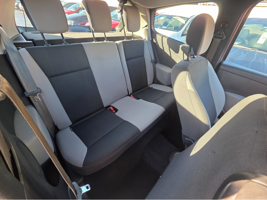 2012 Renault Clio - image 11