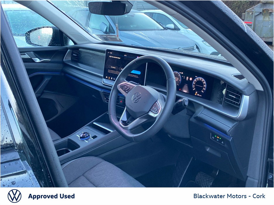 2025 Volkswagen Tayron - image 4