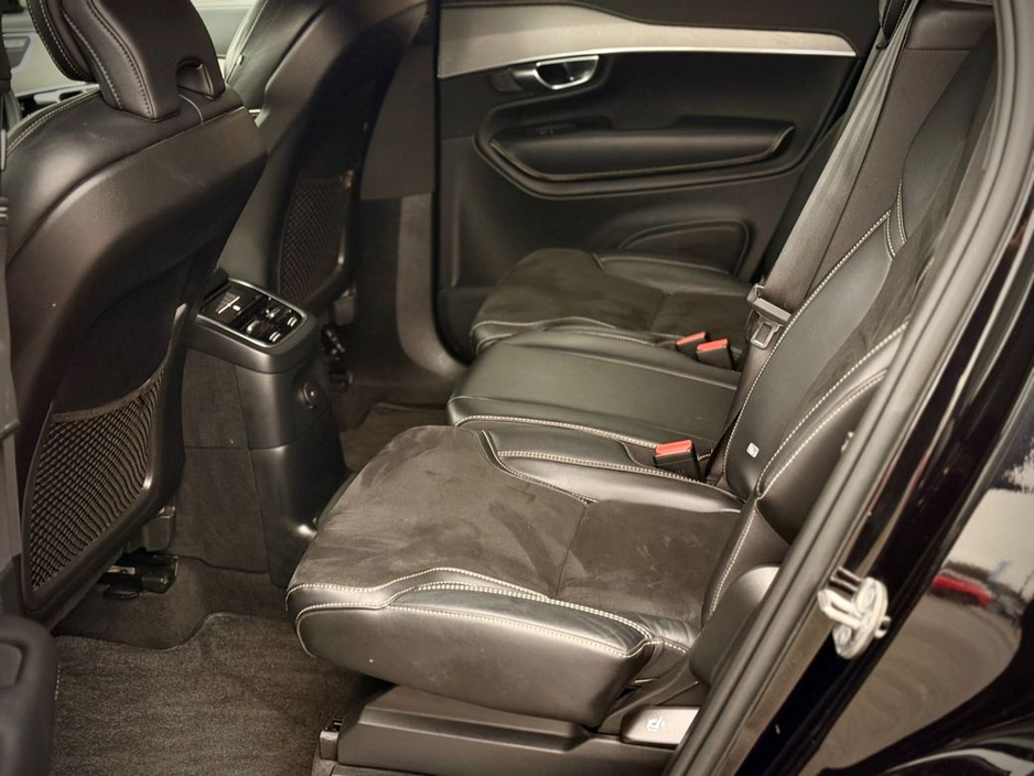 2022 Volvo XC90 - image 12
