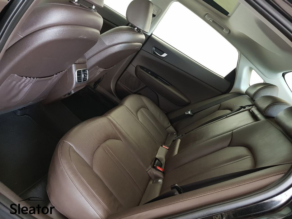 2019 Kia Optima - image 8