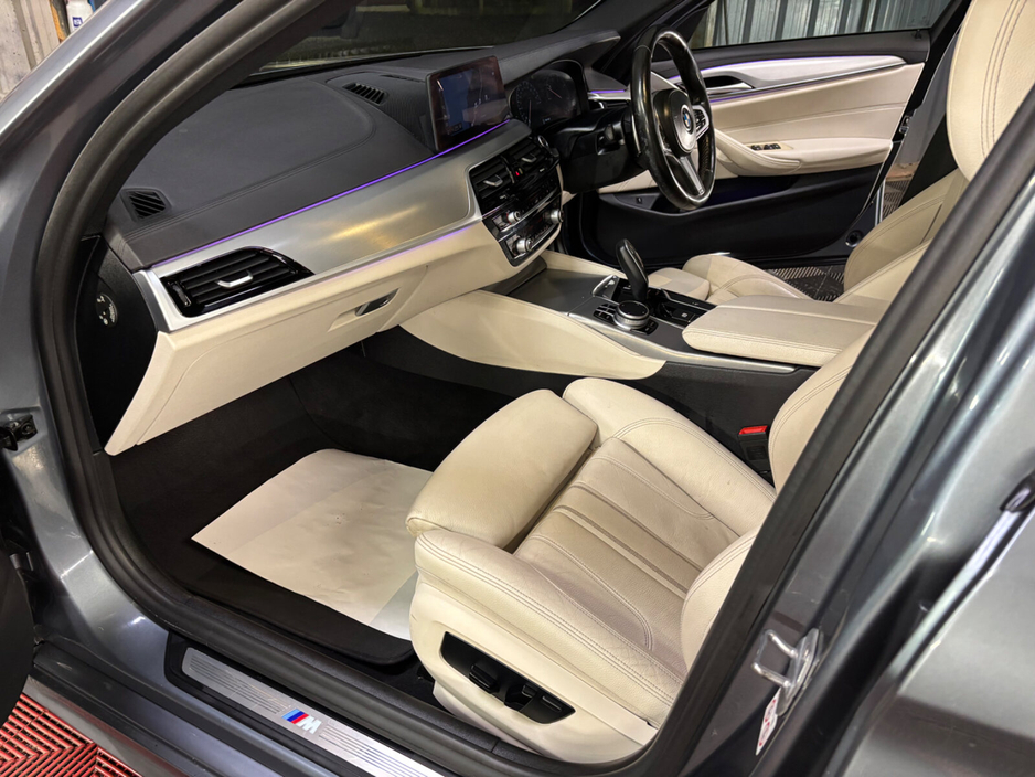 2019 BMW 5 Series - image 15