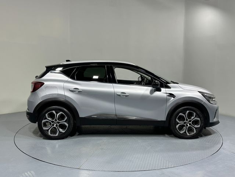 2020 Renault Captur - image 8