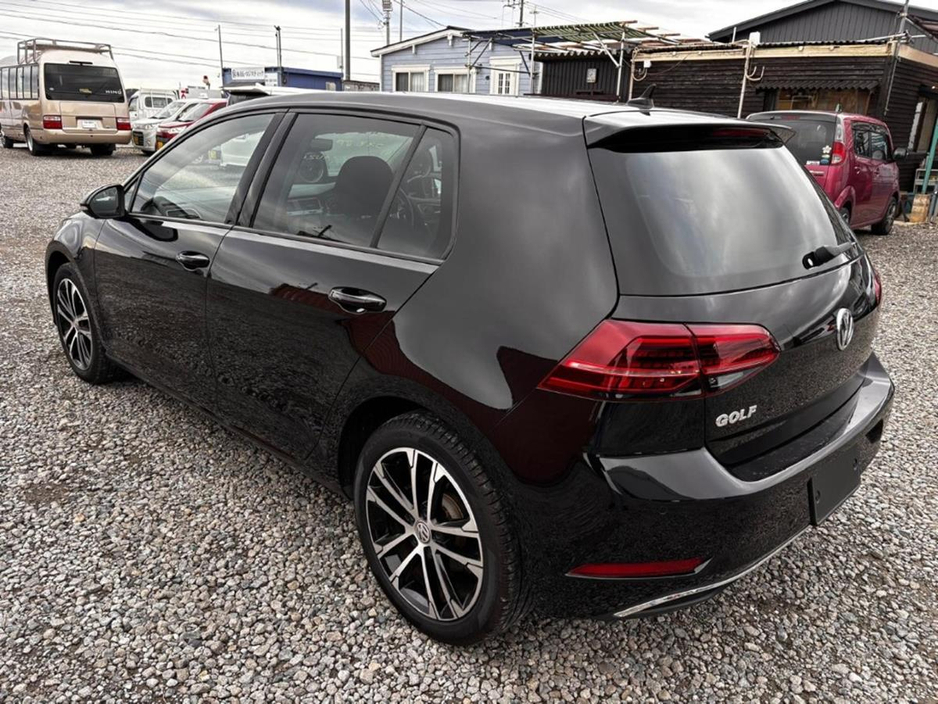 2019 Volkswagen Golf - image 5
