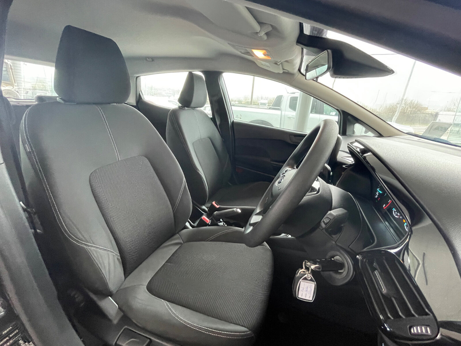 2022 Ford Fiesta - image 11
