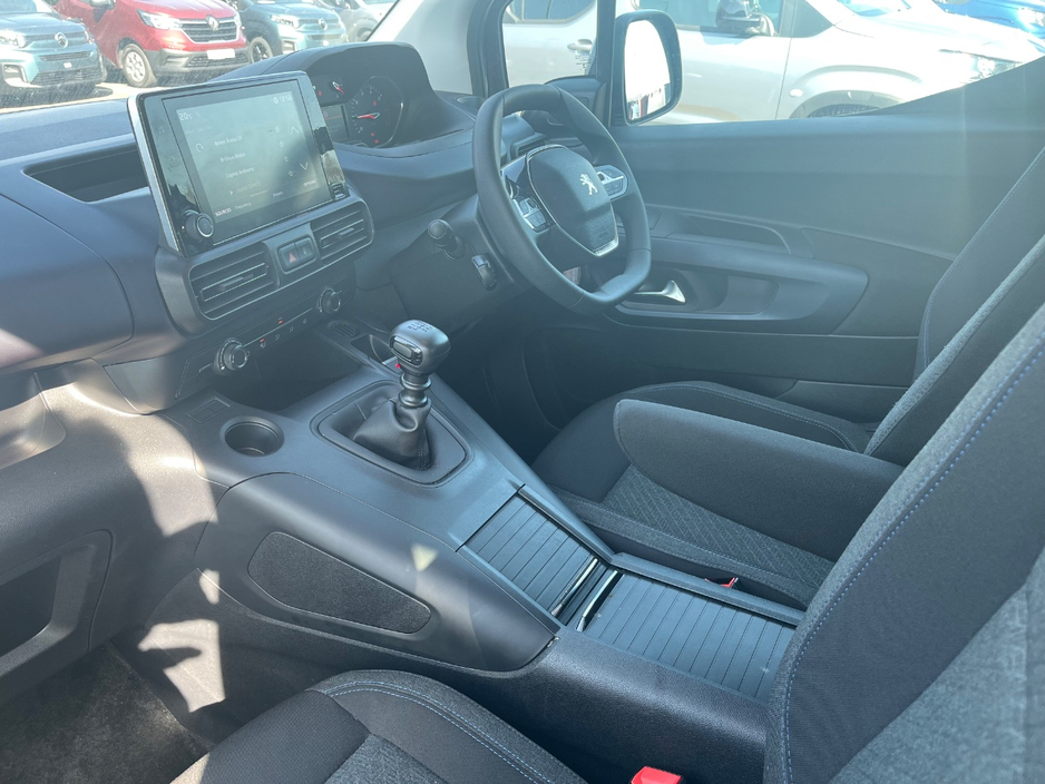 2024 Peugeot Rifter - image 14