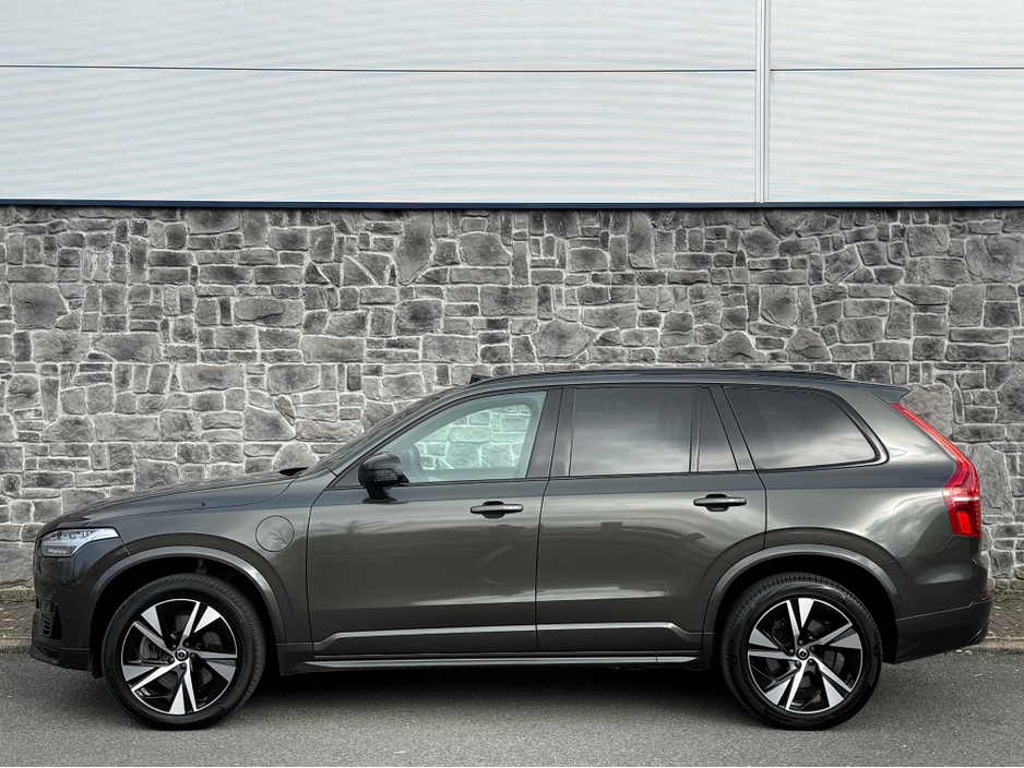 2022 Volvo XC90 - image 2