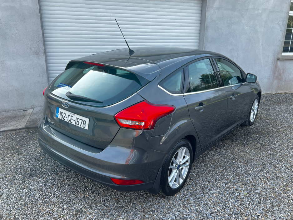 2016 Ford Focus - image 15