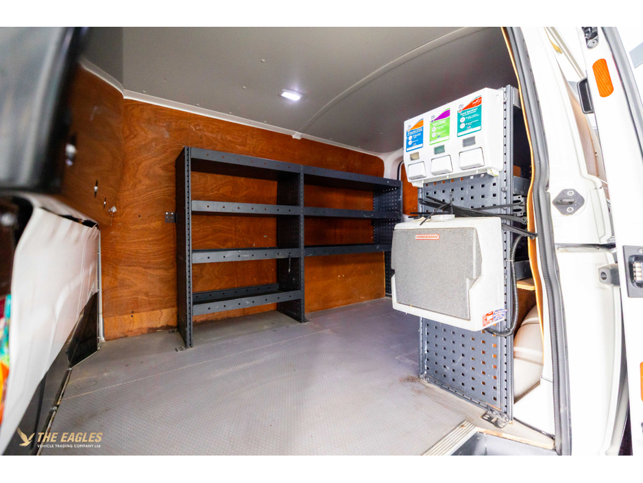 2021 Volkswagen Transporter - image 11