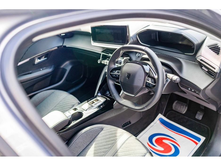 2025 Peugeot 208 - image 12