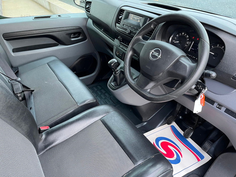 2022 Opel Vivaro - image 5