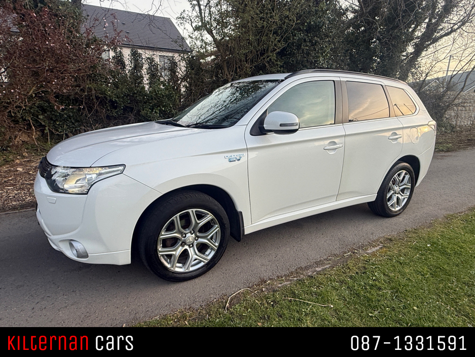 2015 Mitsubishi Outlander - image 4