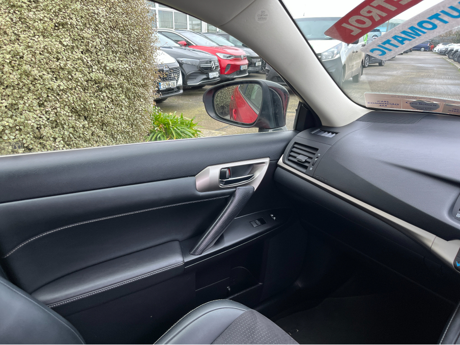 2017 Lexus CT 200 h SPORT AUTOMATIC 1.8 PETROL //SAT NAV//REVERSE CAMERA//HALF LEATHER SEATS//