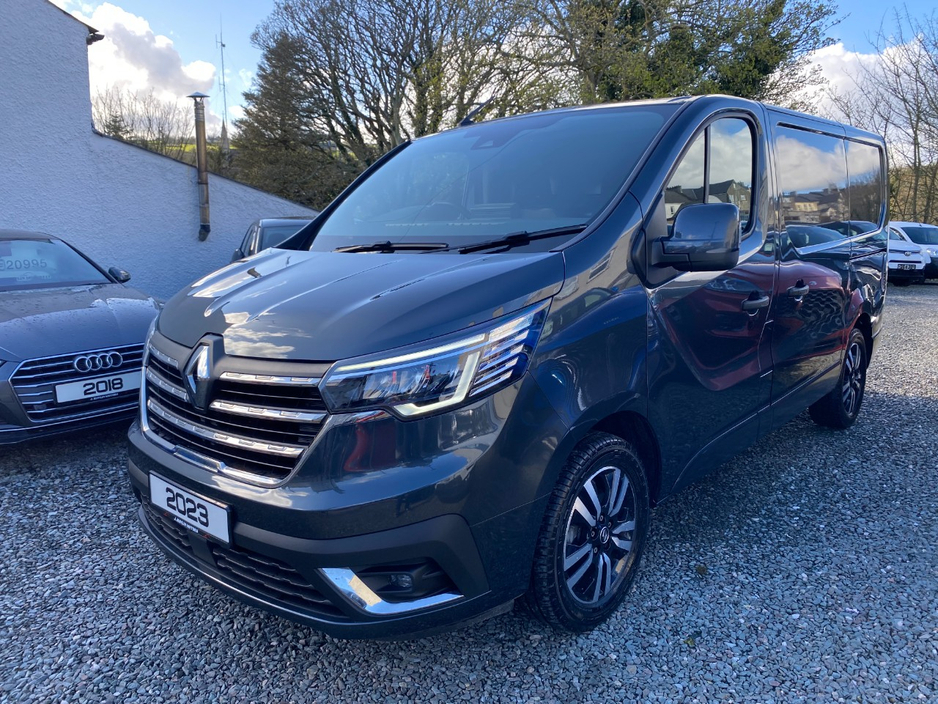 2023 Renault Trafic - image 23