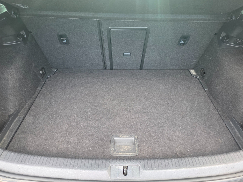 2015 Volkswagen Golf - image 13