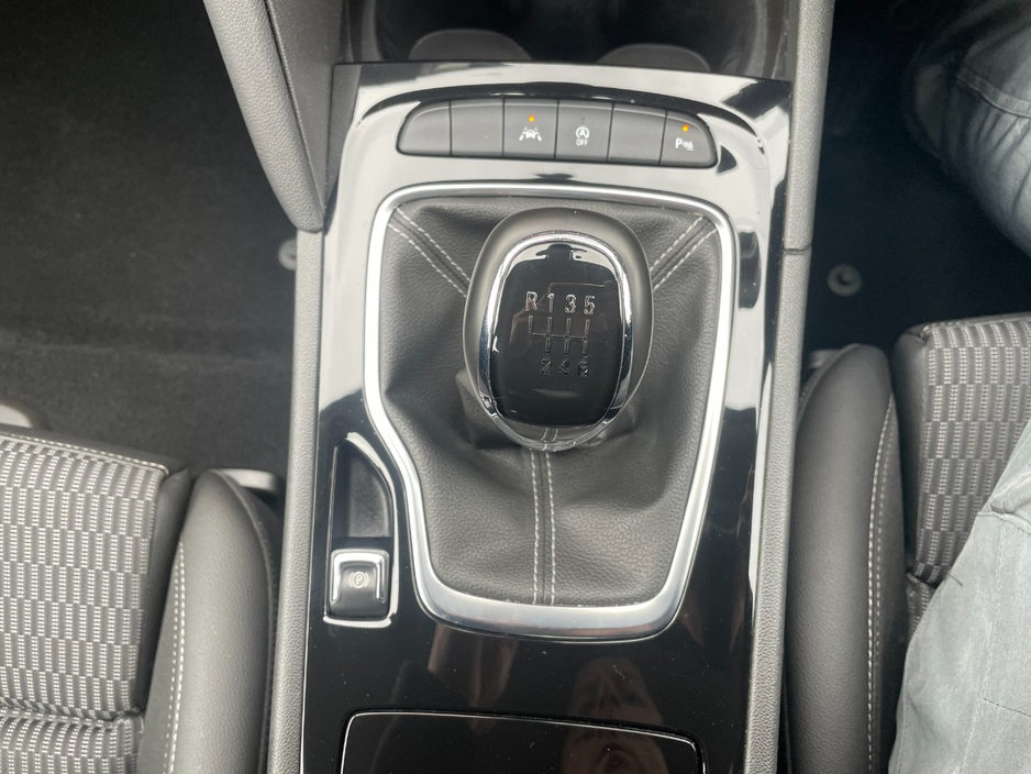 2020 Opel Insignia - image 15