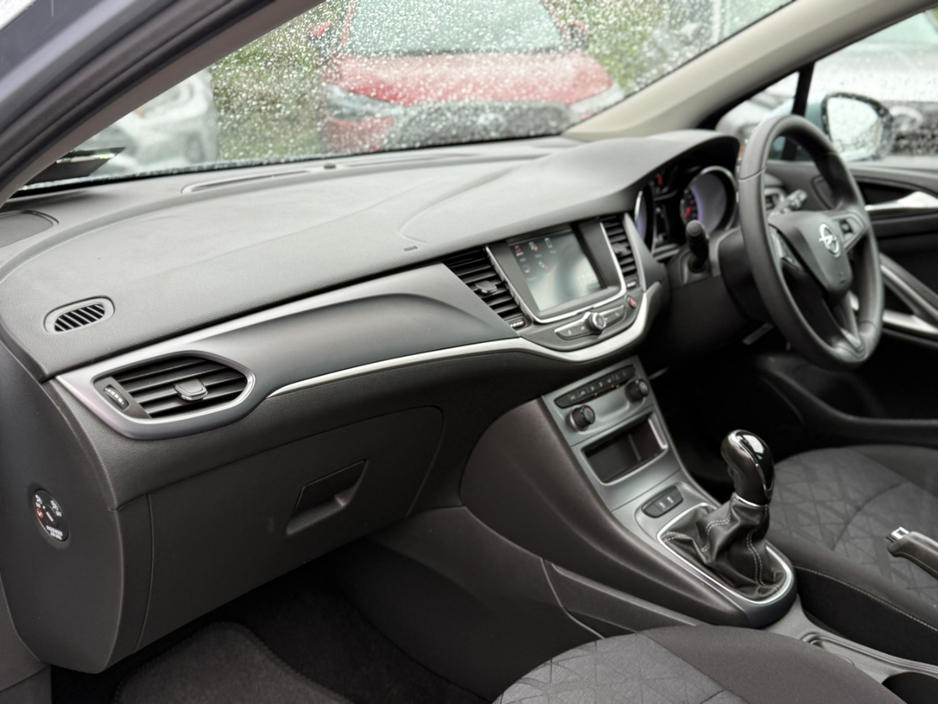 2019 Opel Astra - image 28