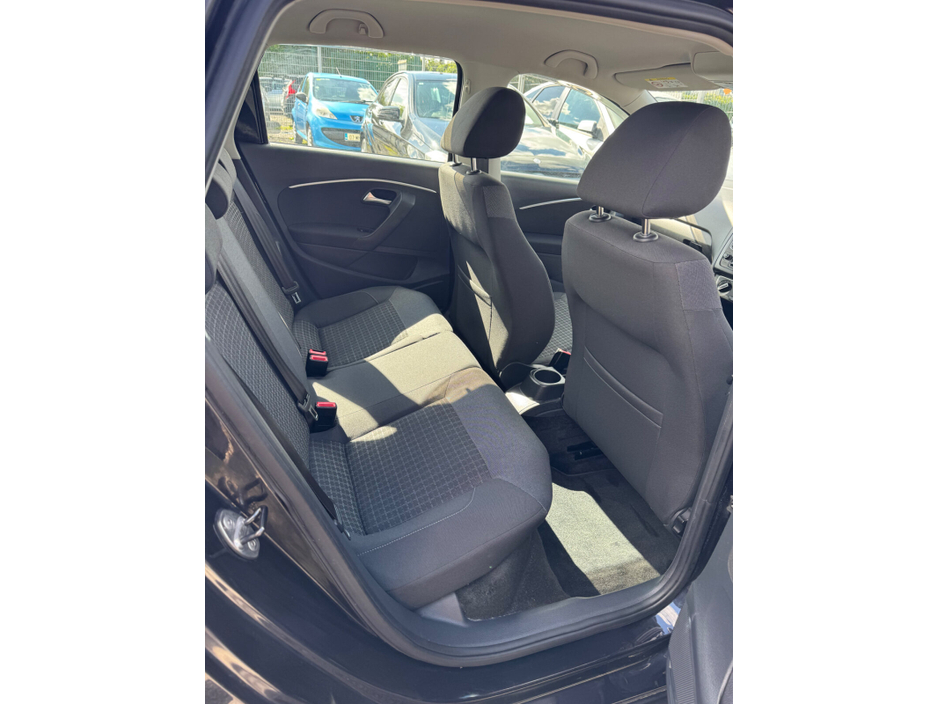 2015 Volkswagen Polo - image 10