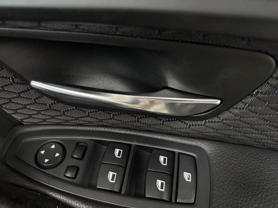 2015 BMW 3 Series - image 12