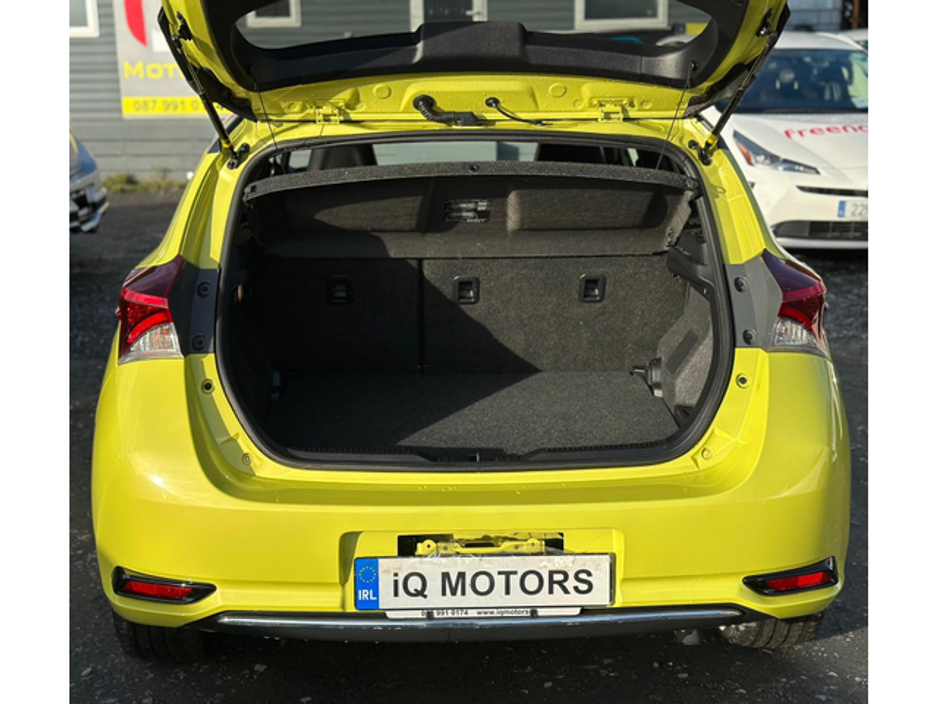 2016 Toyota Auris - image 13