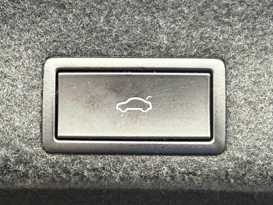 2018 Volkswagen Passat - image 15