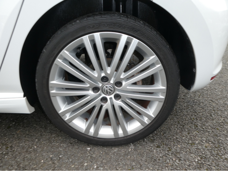 2015 Volkswagen Polo - image 17